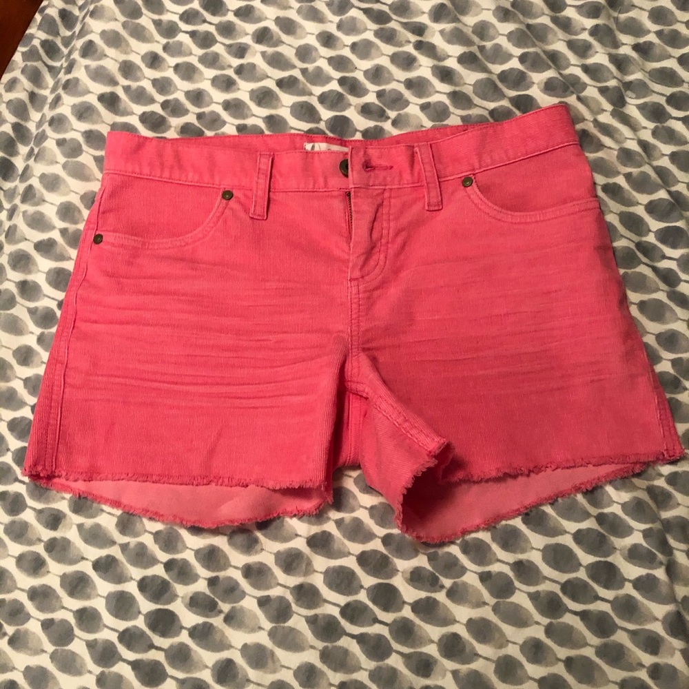 Carve Designs Oahu shorts in Hibiscus size 4
